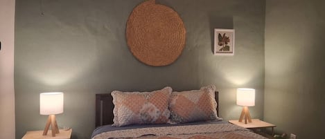 Desk, iron/ironing board, WiFi, bed sheets