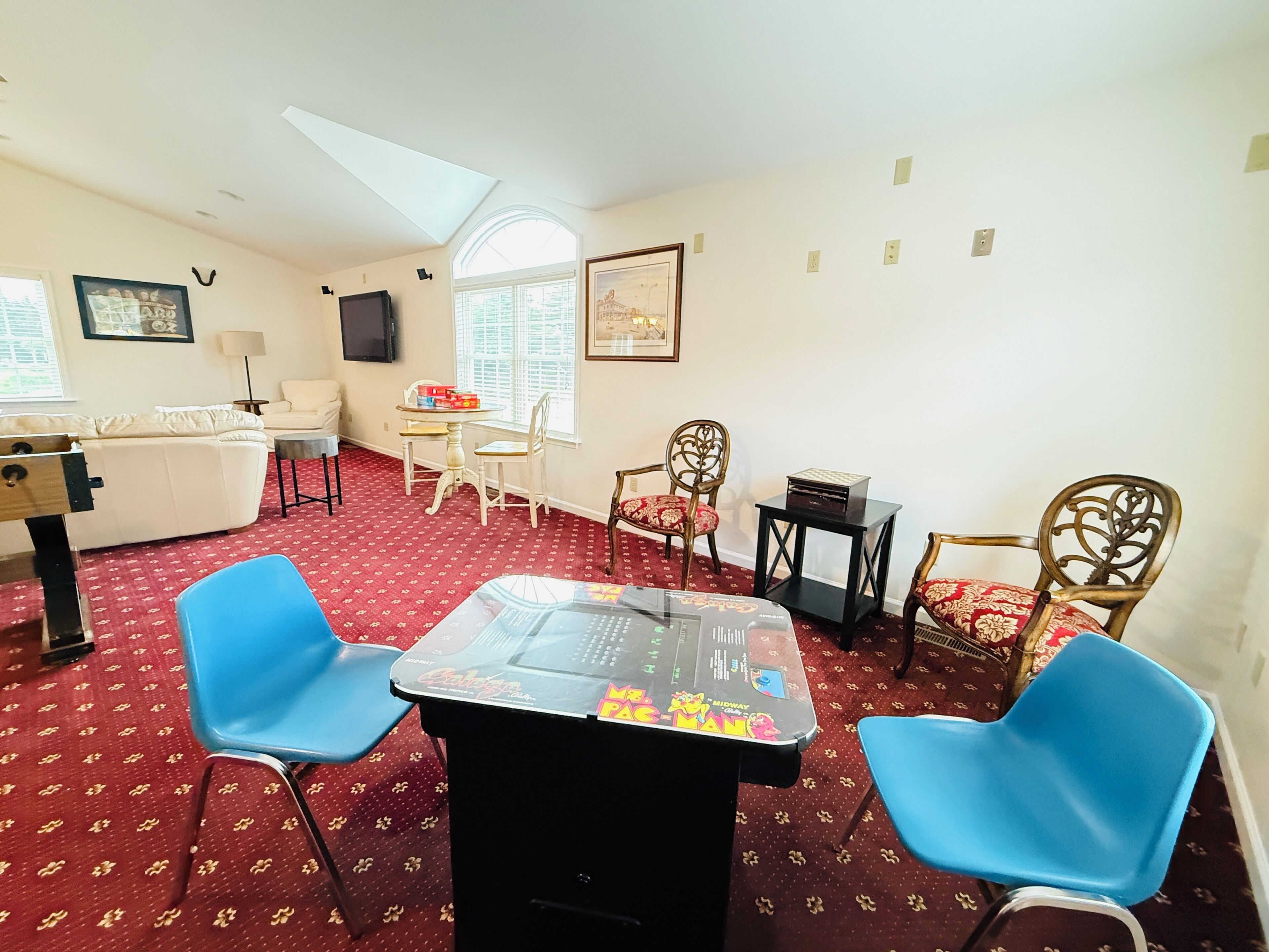 Spacious 6-bedroom House With A Pool, Gameroom, Office & Plenty Of Free Parking - Dewey Beach, DE