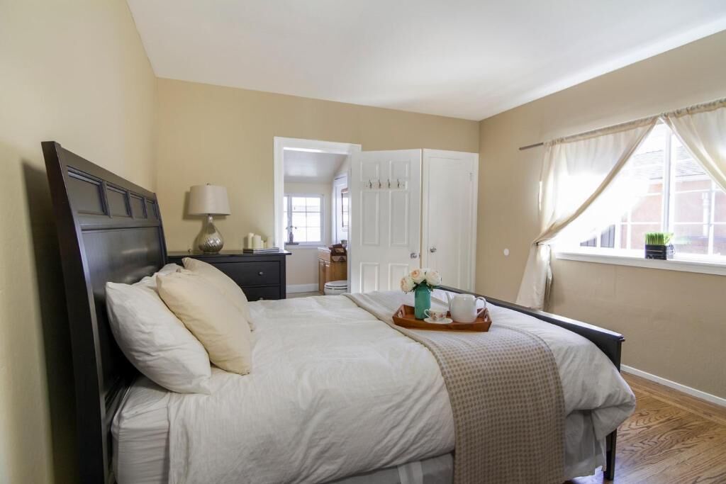 Soundproofing, iron/ironing board, WiFi (free), bed sheets