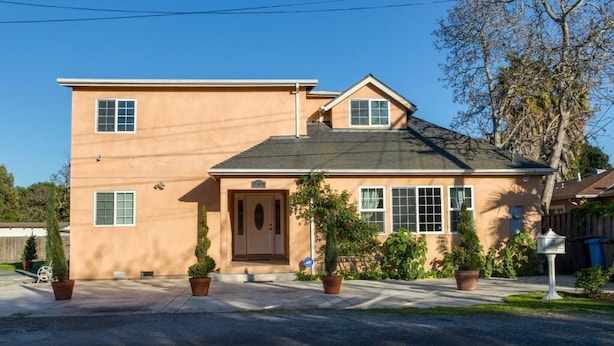 A two-story residential house with a front porch, a garage, and a driveway. - Spacious Room Prime Silicon valley (Palo Alto)