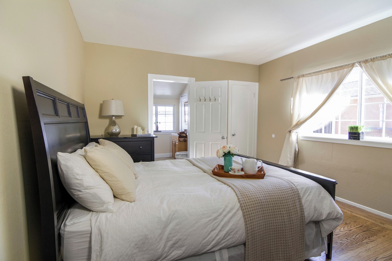 Deluxe Double Room | Soundproofing, iron/ironing board, WiFi (free), bed sheets