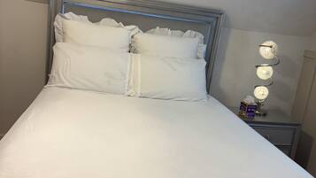 Iron/ironing board, WiFi, bed sheets