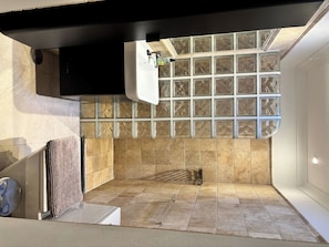 A bathroom with a shower, tiled walls, and a towel rack. - 2 Bedroom Beachfront Playa Flamingo Apartment with Private Terrace & Air Con (Playa Blanca)