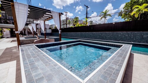 Apto c Piscina Hidro Quadras e Vaga no Cui