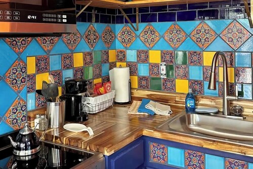 Posada Linda - 4 separate suites 2m to downtown!