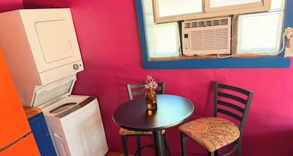 Posada Linda - 4 separate suites 2m to downtown!