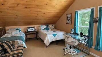 Desk, WiFi, bed sheets