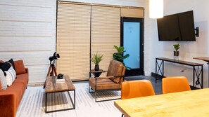 Interior - Chic Living with Gym, Washer/Dryer, and Work Area (Richmond)