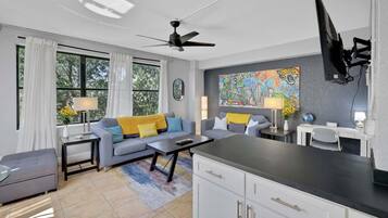 Condo, 1 Queen Bed, Kitchen, City View (Bold City Loft) | Living area