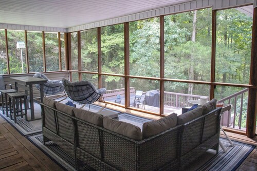 On Lake Hartwell + Private Dock, Hot Tub, Kayaks: Clemson, Commerce & Athens