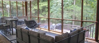On Lake Hartwell + Private Dock, Hot Tub, Kayaks: Clemson, Commerce & Athens