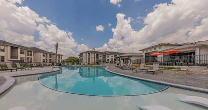 Landing Chic 1BD in Medical Center