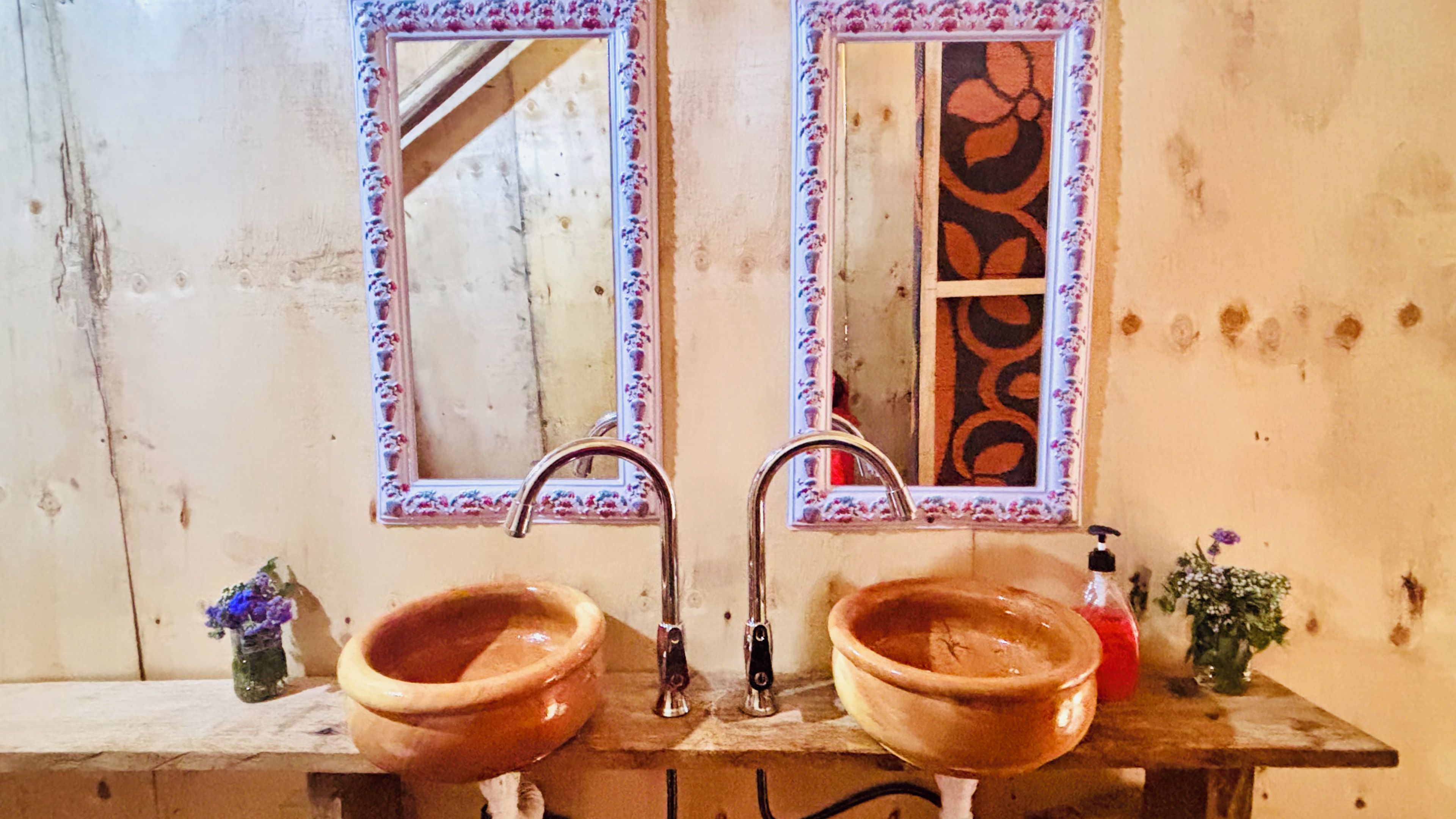 Cabane Deluxe, balcon, vue montagne | Salle de bain | Douche, serviettes fournies, papier toilette