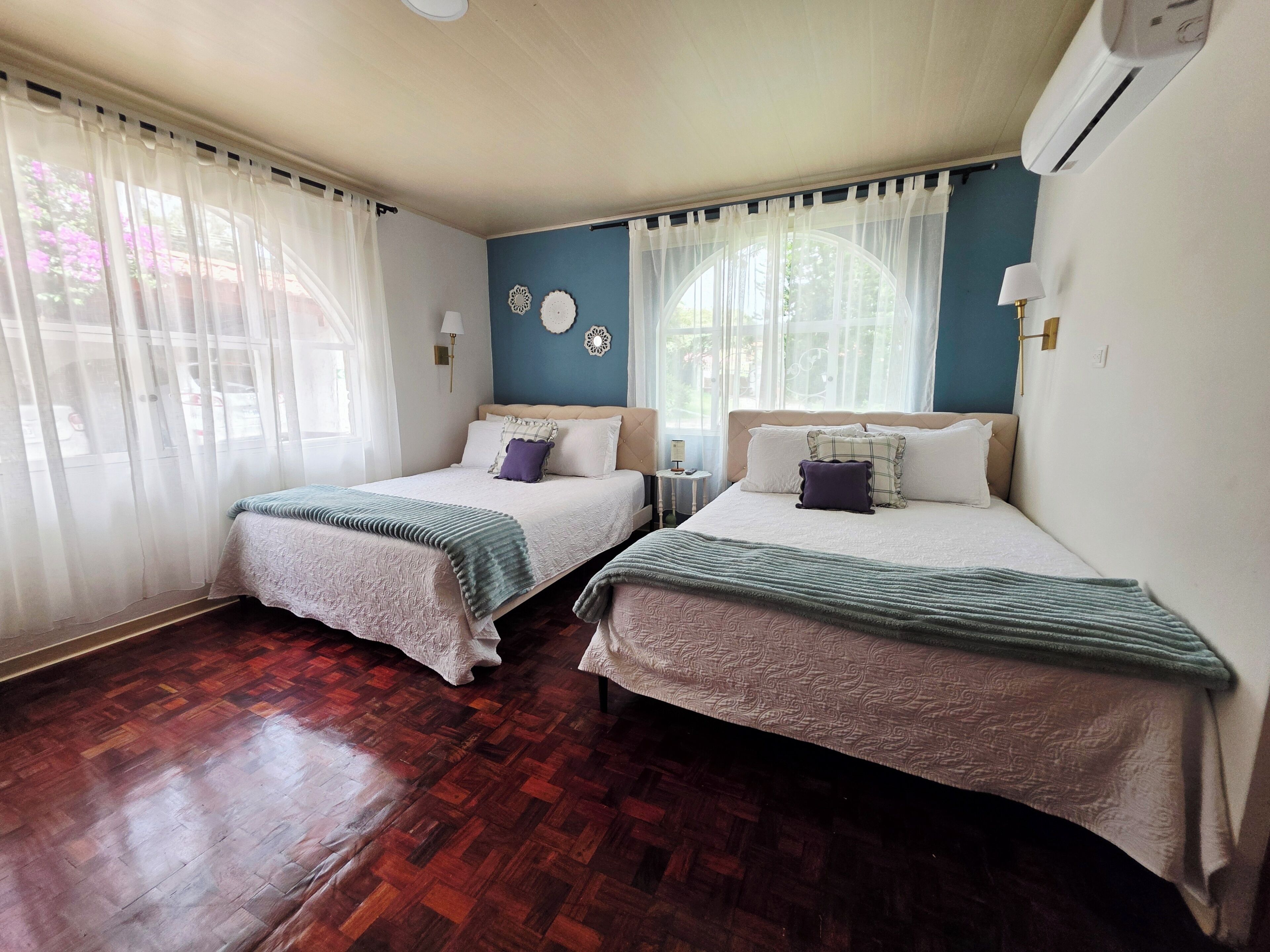 5 bedrooms, WiFi, bed sheets