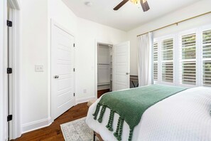 A bedroom with a bed, a closet, and a window with blinds. - NEW! 2 Bed/2.5 Bath - 0.7 Mi From Jordan-Hare Stadium (Auburn)