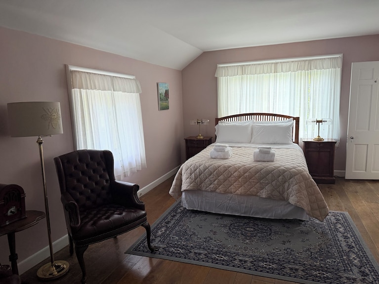 Loft Suite With Private Bath At Storm King Lodge - Beacon, NY