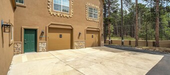 Ponderosa Glade! Hot Tub & Forest Views by USAFA