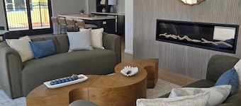 Landing Modern 2bd, Pool, Clubhouse