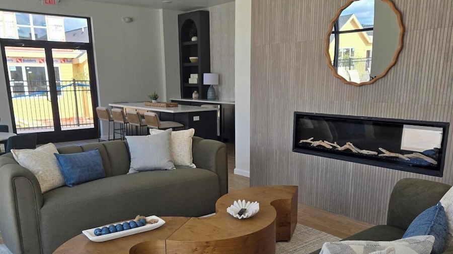 Landing Modern 2bd, Pool, Clubhouse