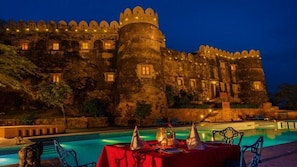 Outdoor dining - Hill Fort Kesroli (Ramgarh)