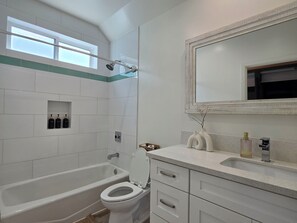 Shared Dormitory | Bathroom - Cahuenga Stay - 12 min walk to Universal (Los Angeles)