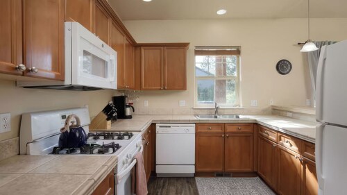 Hollygrape Pedal & Pine Hideaway by Avantstay Bend Hideaway Deck + Near Mt. Bachelor + Breweries