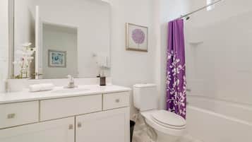 Standard Double Room, 1 Queen Bed, Non Smoking, Private Bathroom | Bathroom | Free toiletries, hair dryer, towels, soap