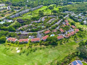 A residential area with houses, a golf course, and a swimming pool. - NEW Keauhou Palena Sleeps 3 (Kailua Kona)