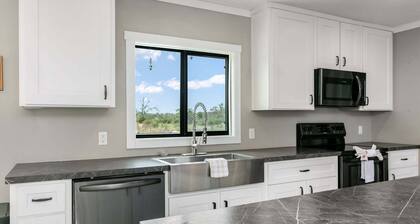 3/2 Pet friendly w/ fee Hill Country home w/ hot tub, fire-pit, views & more