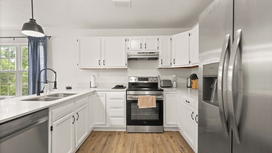 Peaceful Escape- Hot Tub, Game Room, Sleeps 16