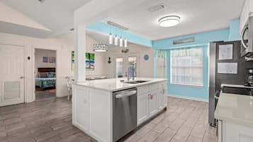 Coffee/tea maker, fridge, microwave, oven