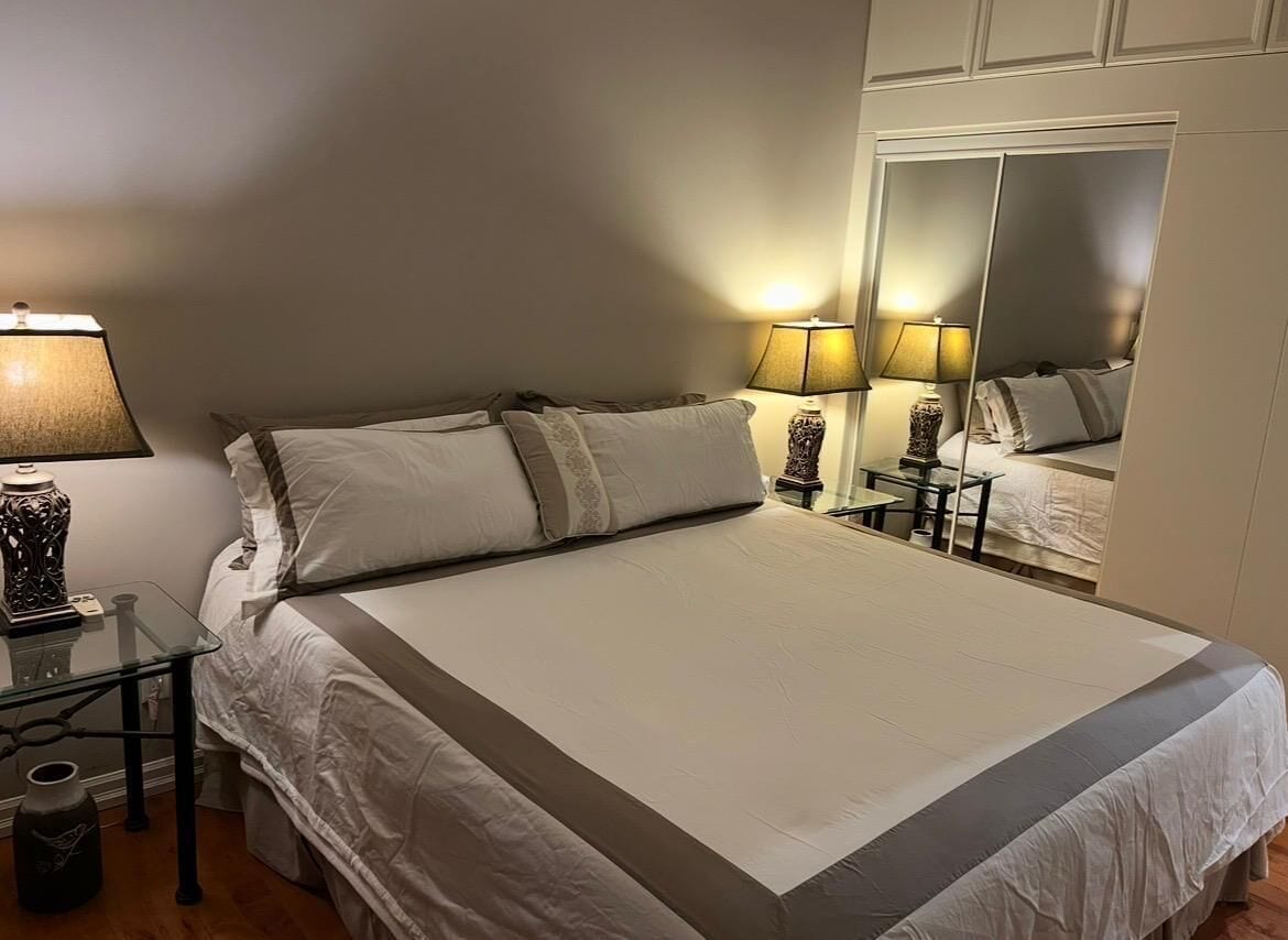 Iron/ironing board, WiFi, bed sheets