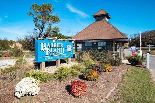 Barrier Island Station, Duck, NC - 2 Bedroom/Sleeps 8