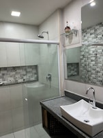 Apartamento clásico, lanai, vistas a la piscina | Baño