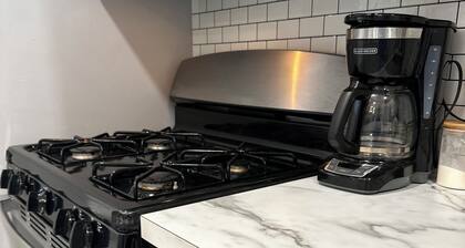 Charming 1bedroom Suite 7minutes from Downtown Cleveland