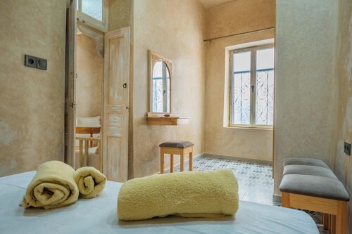 Refuge Oriental: 2BR Medina Home with Private Copper Hammam