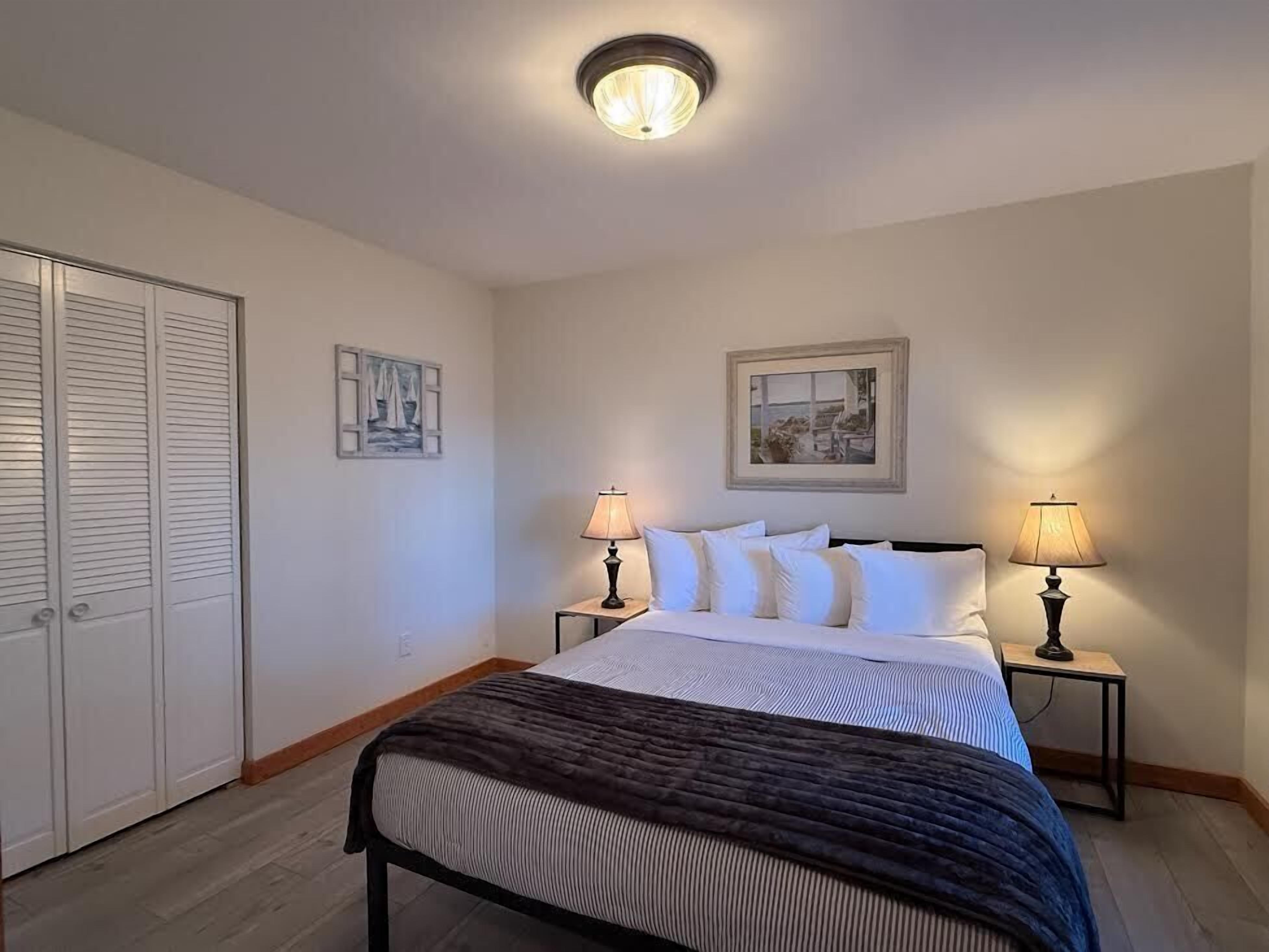 WiFi (free), bed sheets