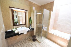 A bathroom with a sink, mirror, and shower. - Ijen Resort (Banyuwangi)