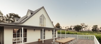 Yarra Valley Lemon Grove Stay | Fireplace, Mountain Views, Sleeps 8