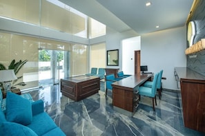 Ảnh chưa phân loại, 5 trong số 18 ảnh, nút