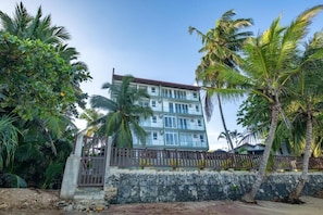 Ảnh chưa phân loại, 2 trong số 18 ảnh, nút