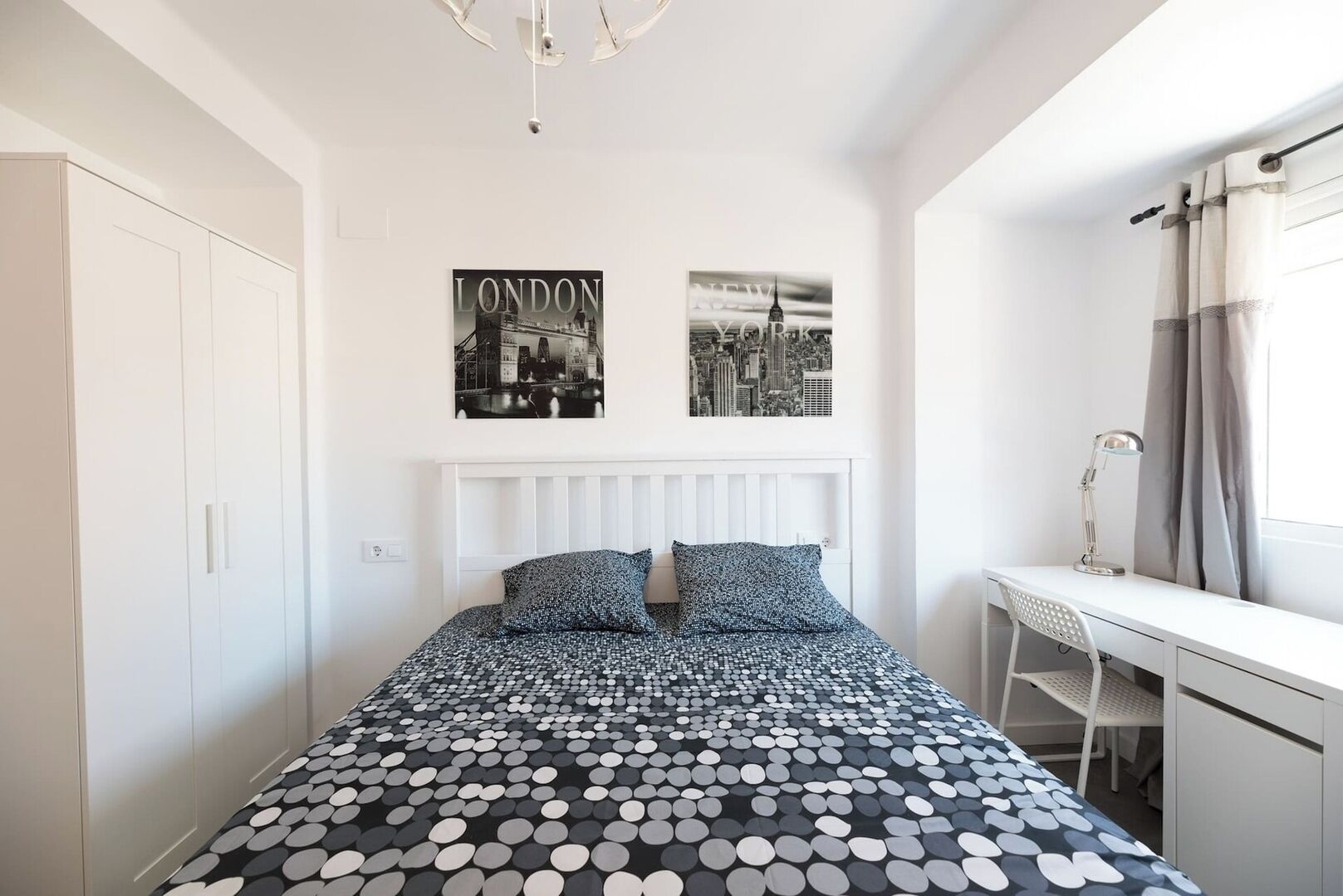 Iron/ironing board, travel crib, WiFi, bed sheets