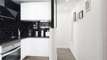 Coffee/tea maker, fridge, microwave, oven