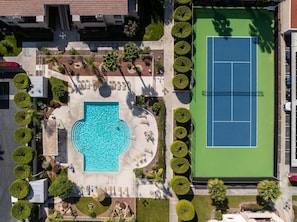 An aerial view of a property with a swimming pool, tennis court, and landscaped areas. - Casa del Segundo | MCM 1BR | 2 Pools & Tennis | Palm Springs (Palm Springs)