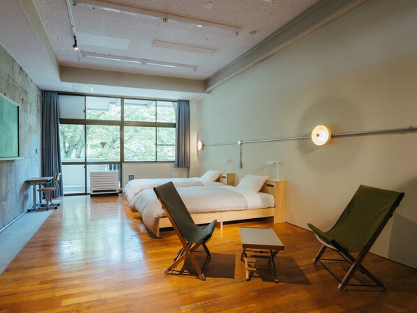 A modern hotel room with a large window, a bed, a desk, and a chair. - yama-niwa-INN - Hostel (Shiojiri)