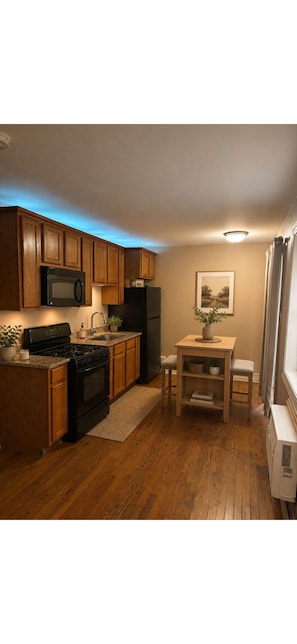 Private kitchen - Wonderful 2bedroom condo in Villa Park, walking distance to train station (Villa Park)