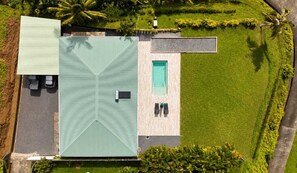 A rooftop with a swimming pool, a covered patio area, and a well-maintained lawn. - TE AVA (AVERA)