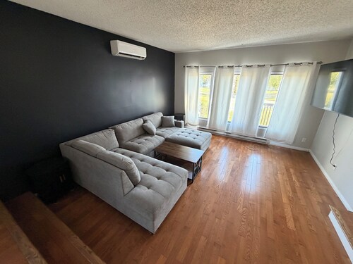 Cozy 4-bedroom bungalow with AC , mini gym and lots of space