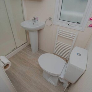 Bathroom - Cabin - Sleeps 6 - Parking and Pool (Paignton)