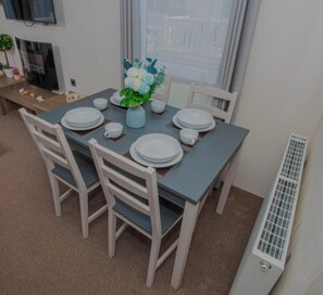 Dining - Cabin - Sleeps 6 - Parking and Pool (Paignton)